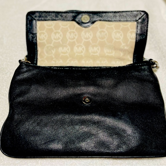 Michael Kors Lock shoulder purse - Retired - Picture 2 of 6